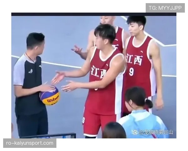 篮球比赛中如何准确判定推人犯规行为